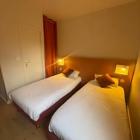 Logis La Cascade 3*