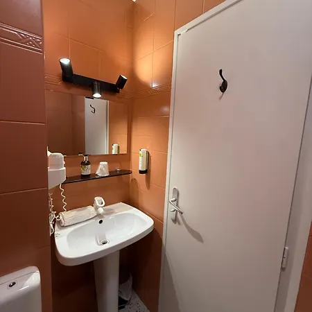 Hotel Logis La Cascade Saint-Genis-les-Ollières